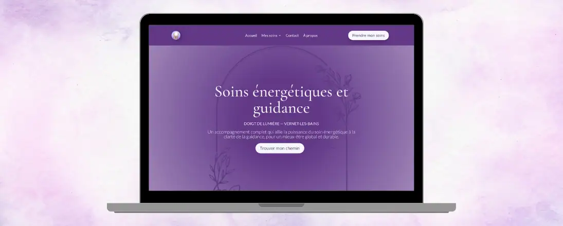 Site web affiché sur ordinateur, tablette et mobile avec maison moderne, site internet sur mesure